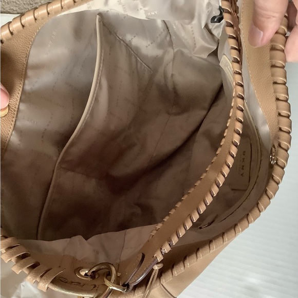 Elegant DKNY Women's Bag - Picture 7 of 10